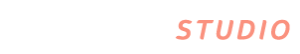 Logo WoMum Studio en version blanc et corail - Marque du 1er Studio Fitness en ligne adapté pour les femmes enceintes et jeunes mamans